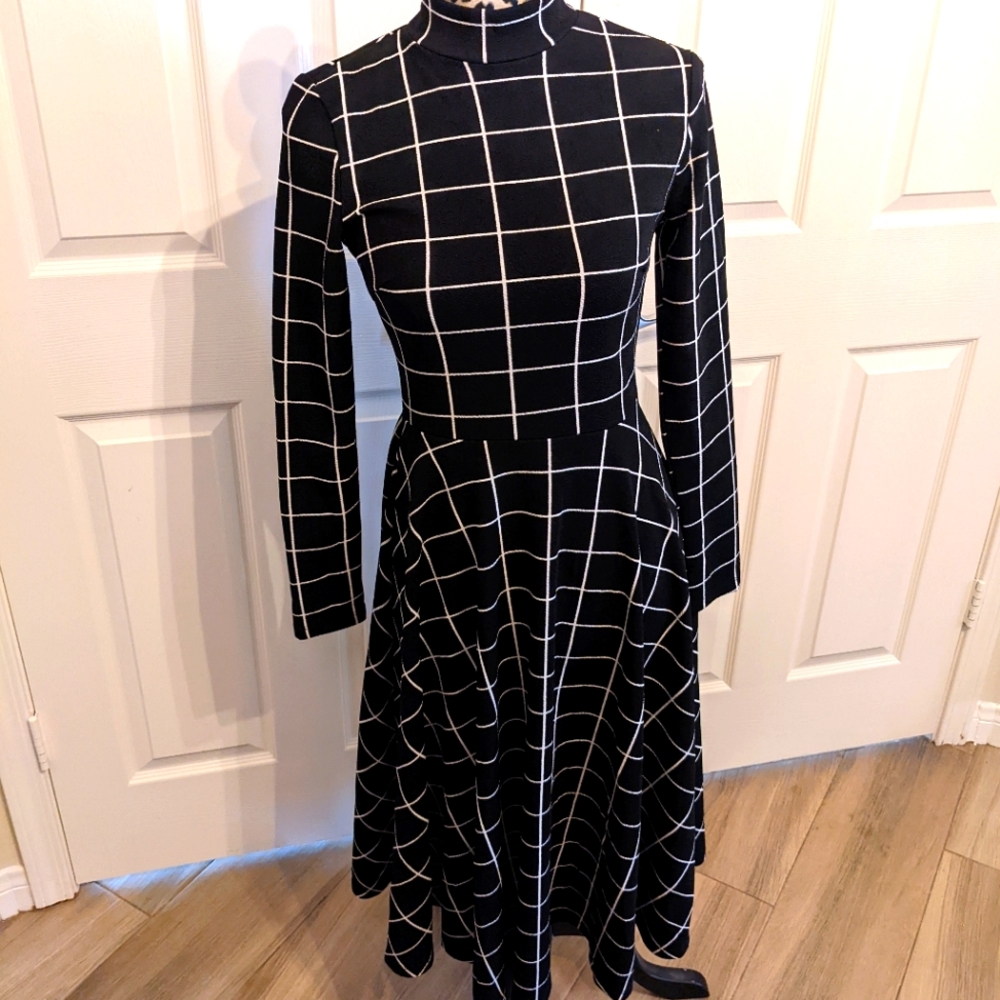 SHEIN Women's Black and White Stripe Dress Medium
